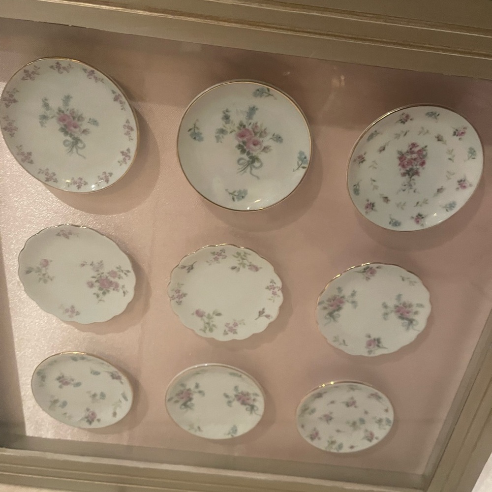 Floral Wall Decor with Gold Frame - Picture 5 of 11